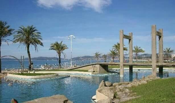 Samil primera línea de playa Vigo Exterior foto