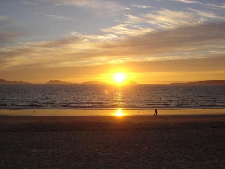 Samil primera línea de playa Vigo Exterior foto